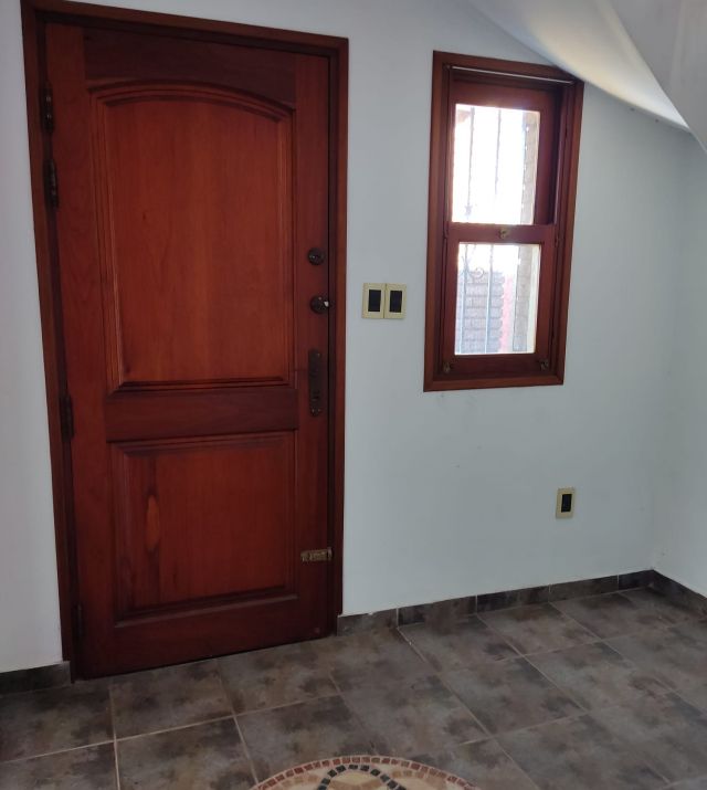 puerta principal.jpg